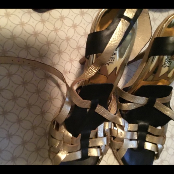 Gorgeous Michael Kors open toe sandals - Picture 5 of 6